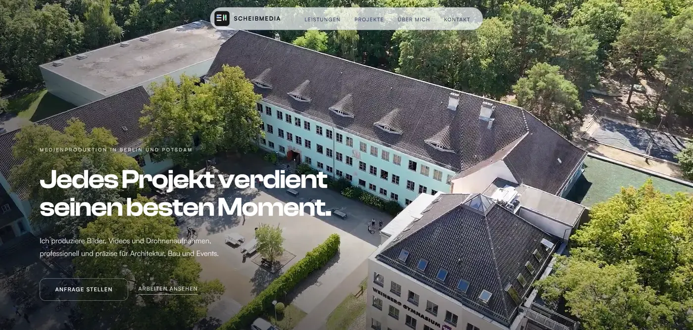 Startseite der ScheibMedia-Website mit Luftaufnahme